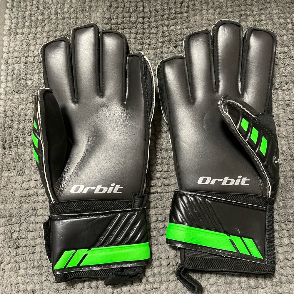 Soccer gloves